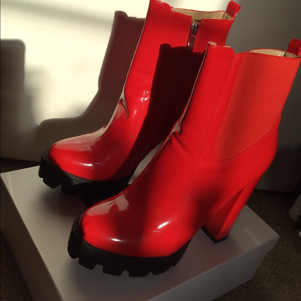 EGO.CO RED BOOTS Size 8 NEW!!
